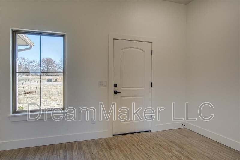 138 Trimble Dr - Photo 5 of 36