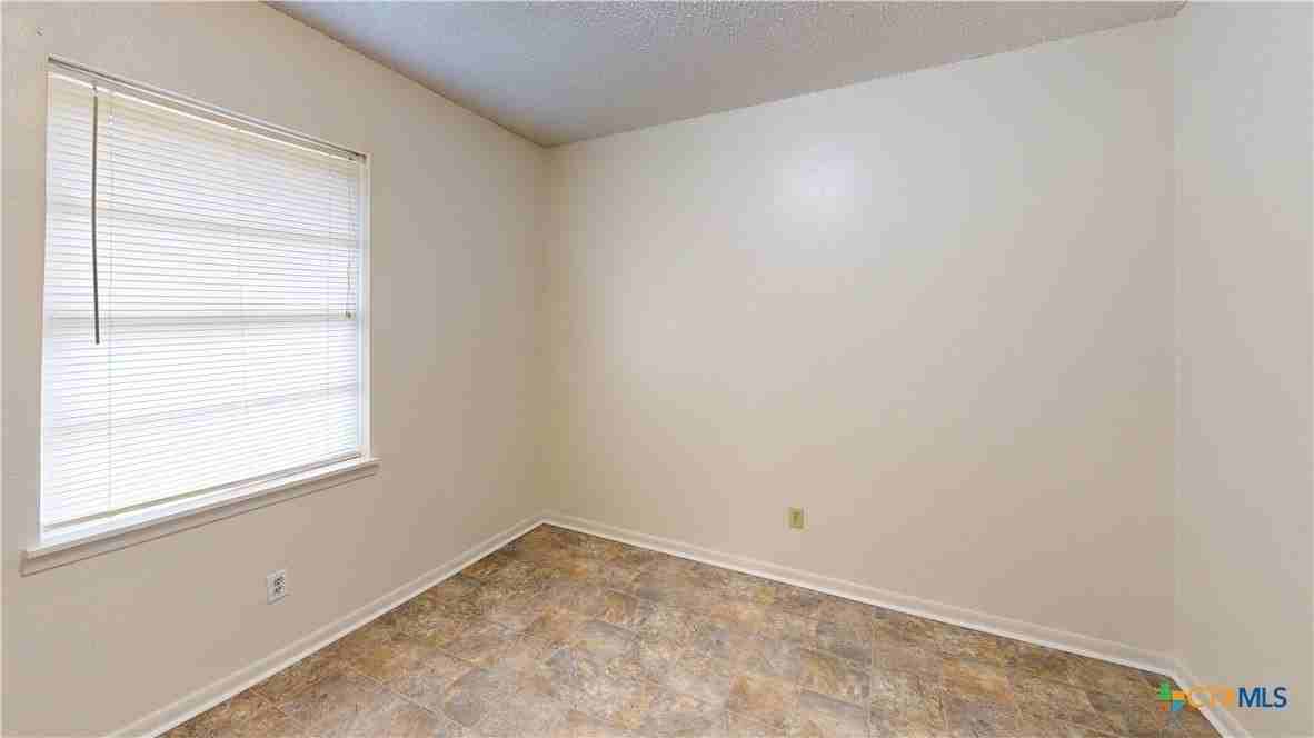 911 S 27th St - Photo 4 of 13