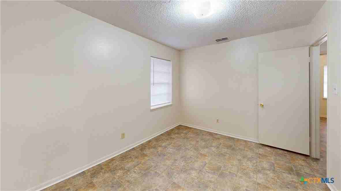 911 S 27th St - Photo 6 of 13