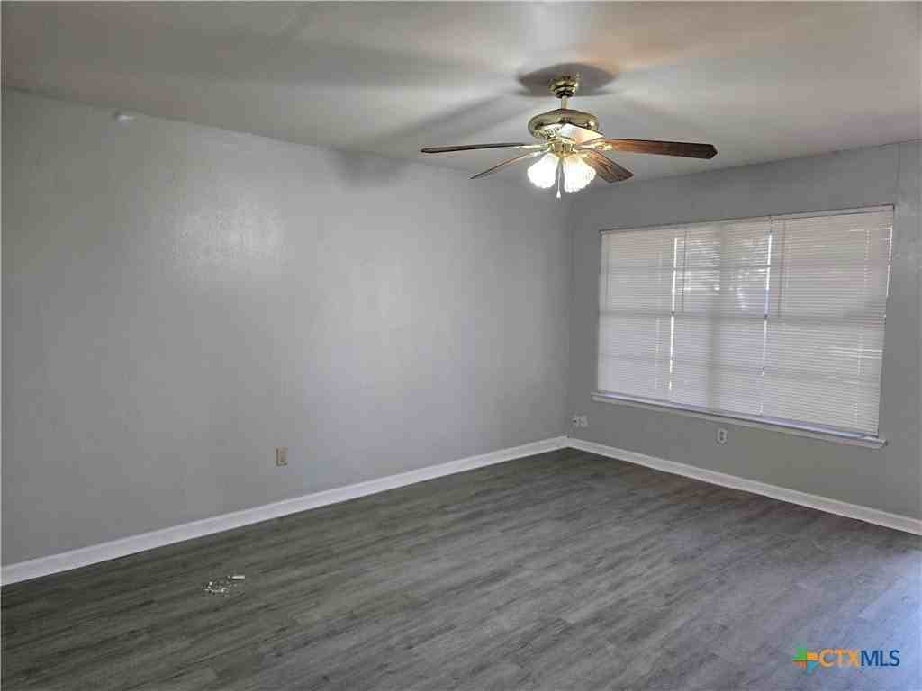 1129 Spruce St - Photo 2 of 7