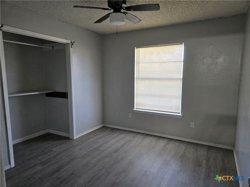 1129 Spruce St - Photo 4 of 7