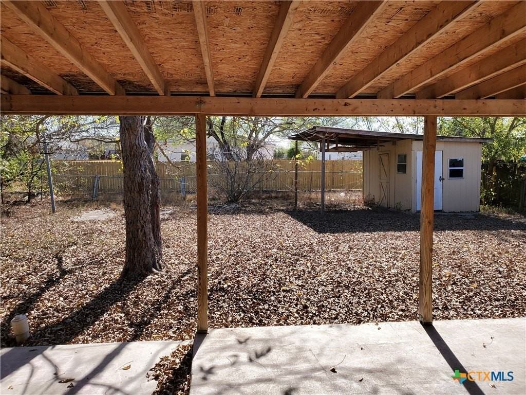 1129 Spruce St - Photo 6 of 7