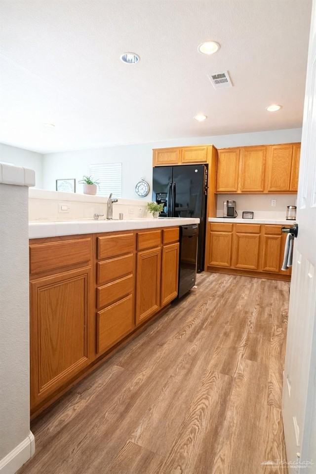 1191 Canyon Dr E - Photo 4 of 15