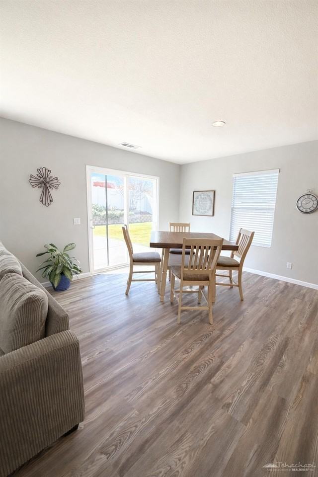 1191 Canyon Dr E - Photo 6 of 15