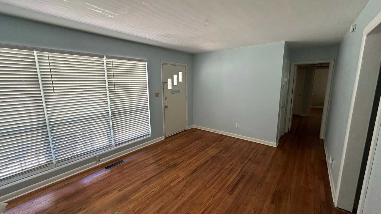 1677 Mayhew St - Photo 4 of 26