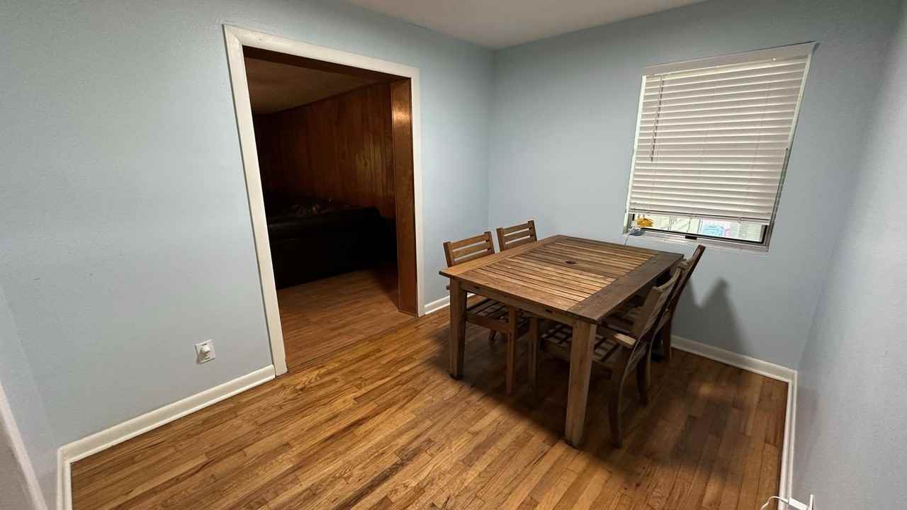 1677 Mayhew St - Photo 5 of 26