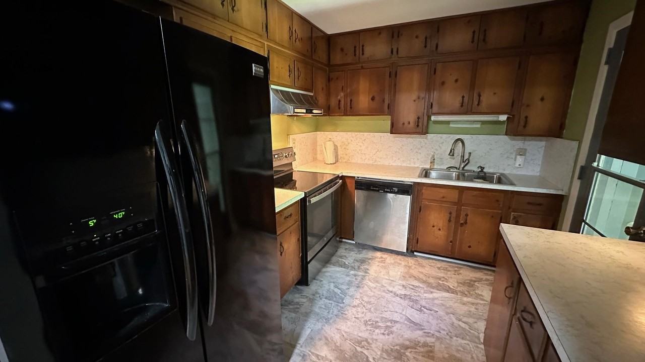 1677 Mayhew St - Photo 7 of 26