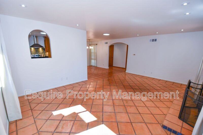 298 Glenwood Ave - Photo 4 of 23