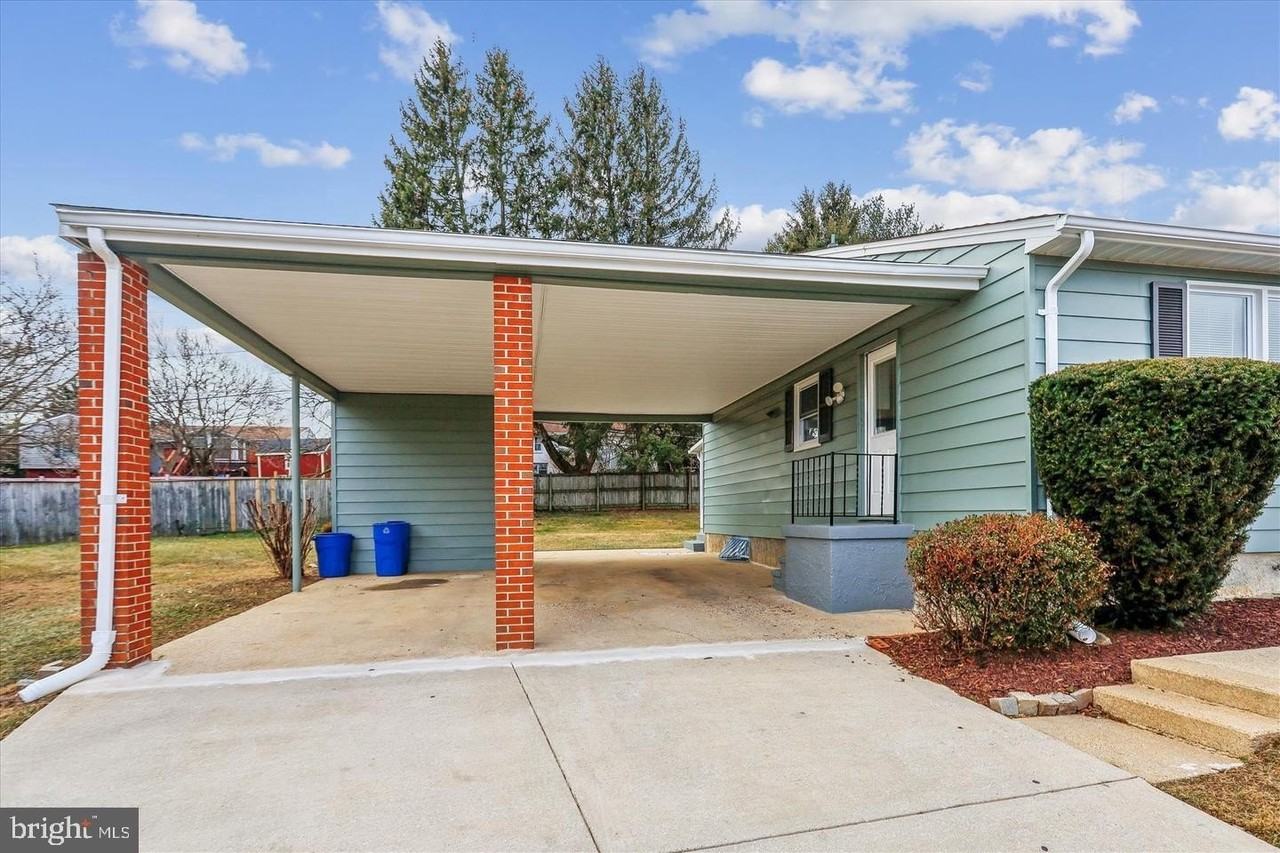 7 Cedar Bluff Ct - Photo 2 of 3