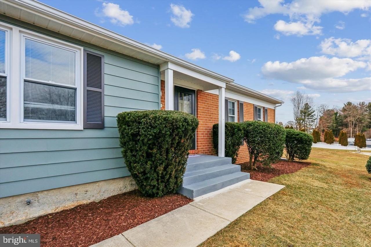 7 Cedar Bluff Ct - Photo 3 of 3