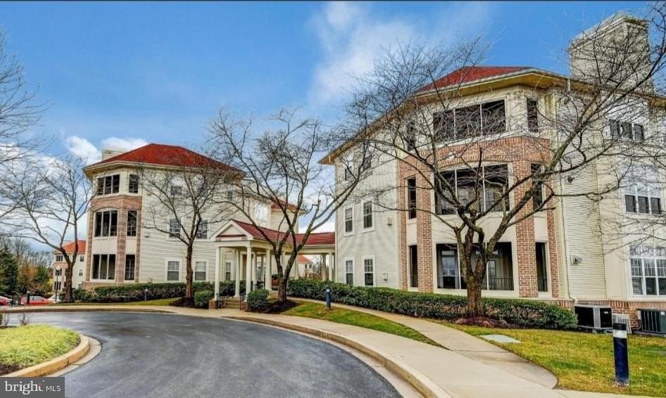 2115 Ganton Grn Apt 111 - Photo 2 of 18