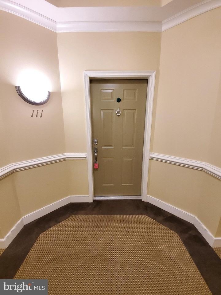 2115 Ganton Grn Apt 111 - Photo 4 of 18