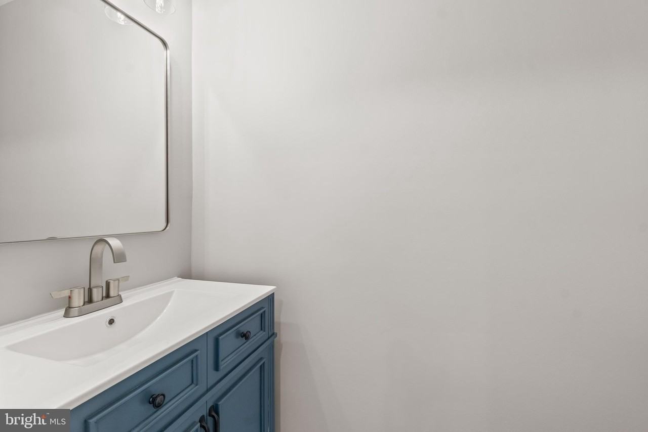 8291 Londonderry Ct - Photo 6 of 35