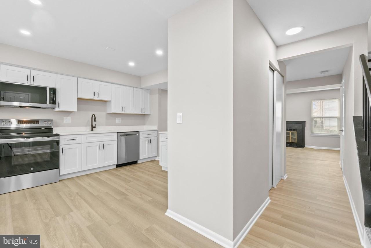 8291 Londonderry Ct - Photo 7 of 35