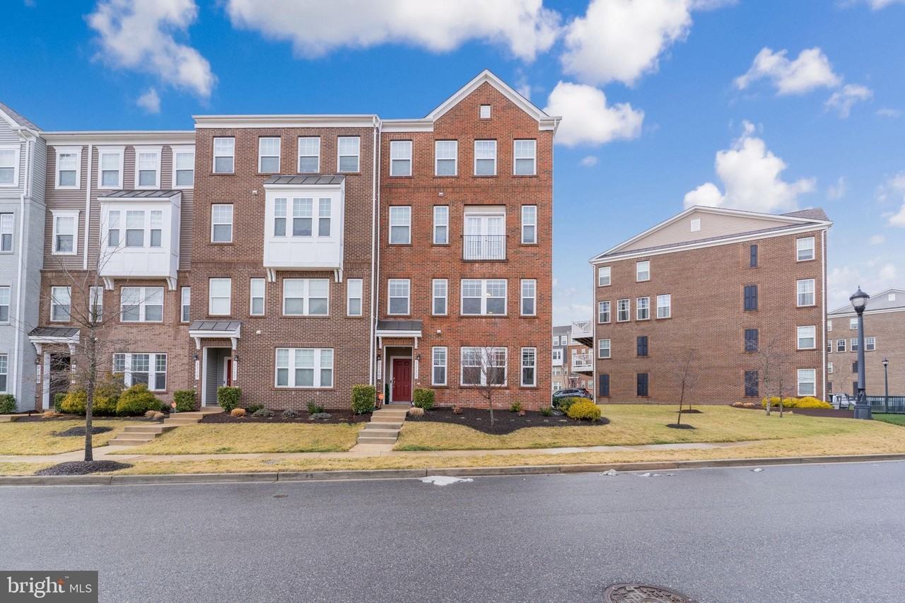 9713 Glassy Creek Way