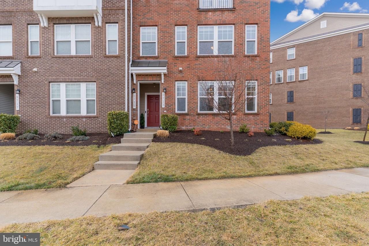 9713 Glassy Creek Way - Photo 2 of 33