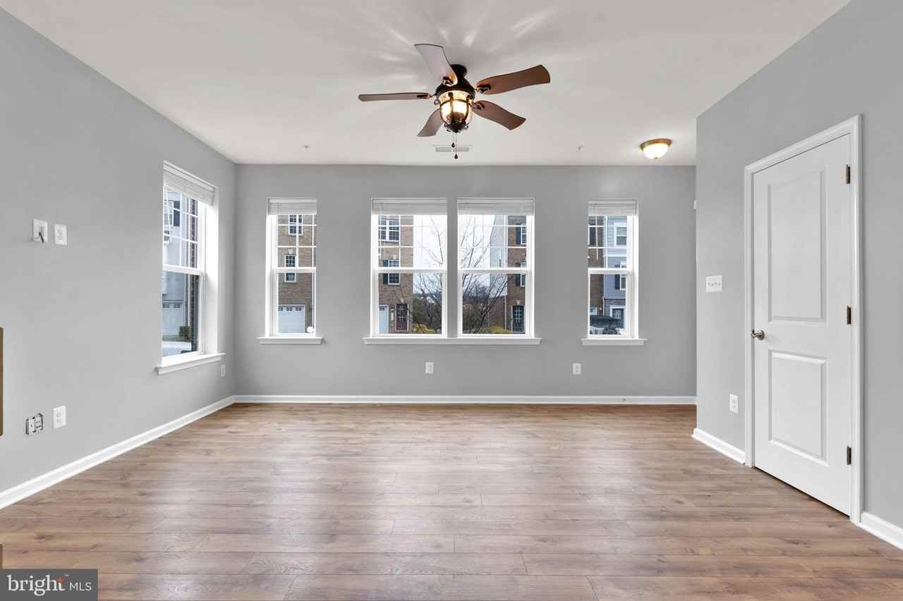 9713 Glassy Creek Way - Photo 6 of 33