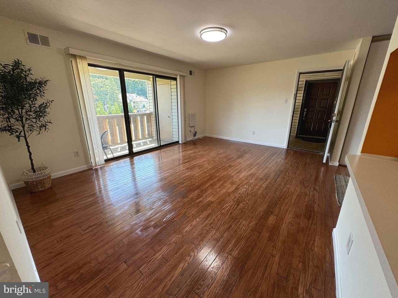 1502 The Woods - Photo 4 of 33