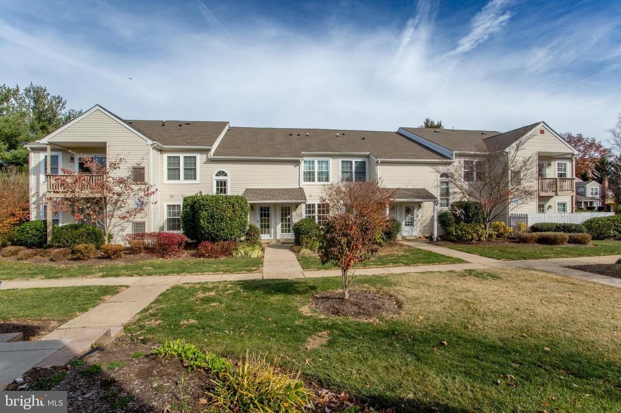 10014 Beacon Hill Dr - Photo 4 of 50