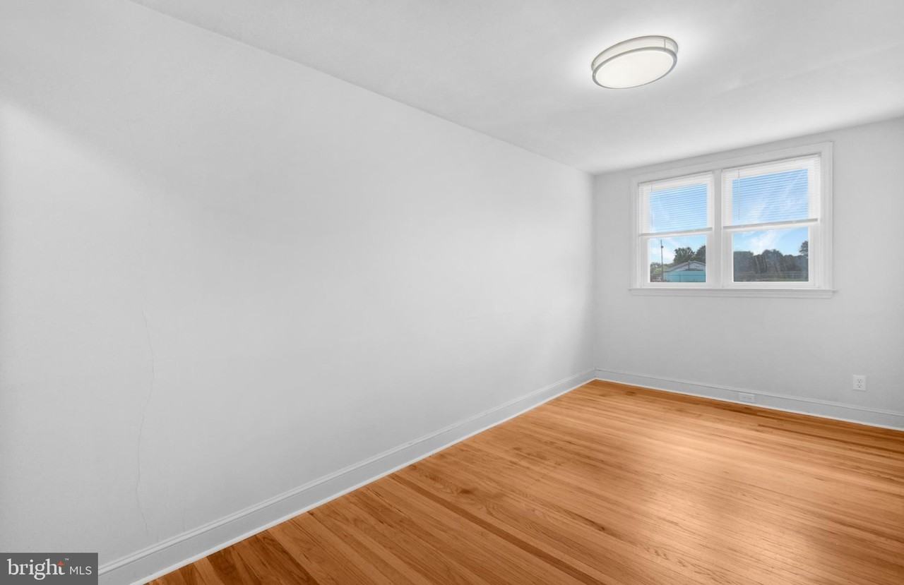 666 Rively Ave - Photo 4 of 15