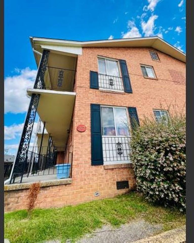 217 Mountain Ave Sw #2 - Photo 2 of 9