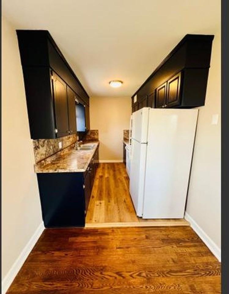 217 Mountain Ave Sw #2 - Photo 3 of 9