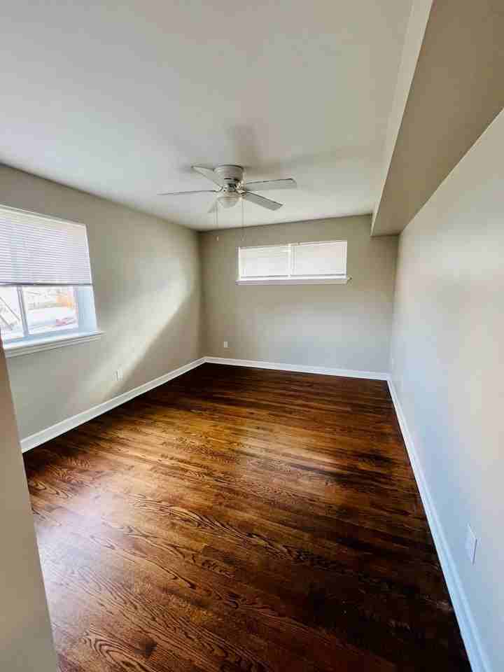 217 Mountain Ave Sw #2 - Photo 5 of 9