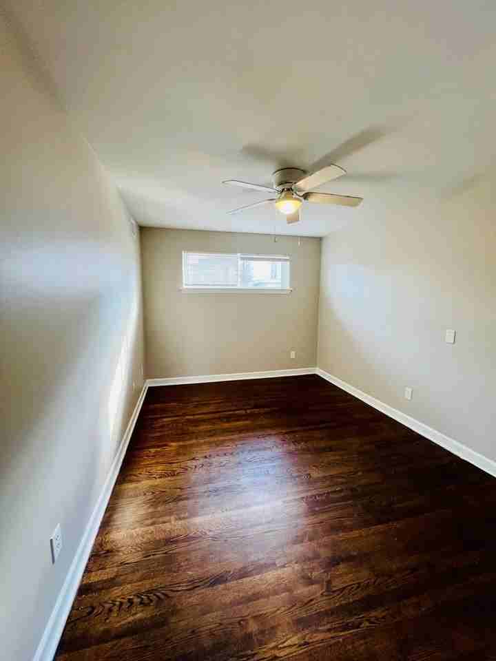 217 Mountain Ave Sw #2 - Photo 6 of 9