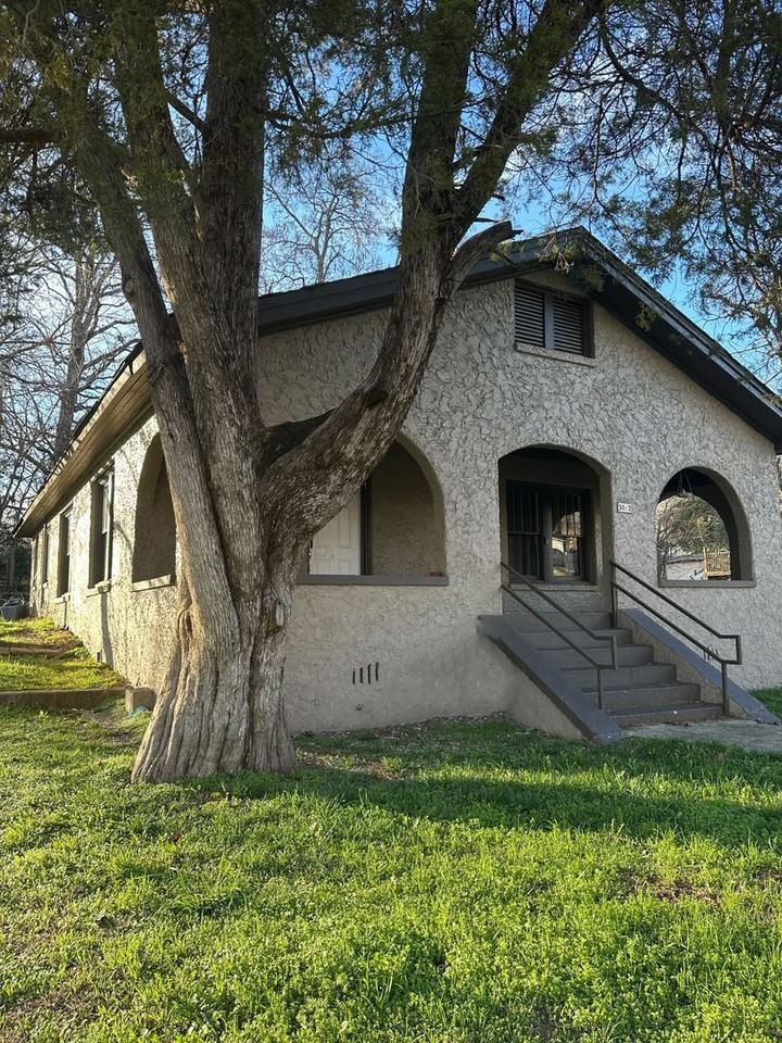 3012 Anniston Ave - Photo 2 of 3