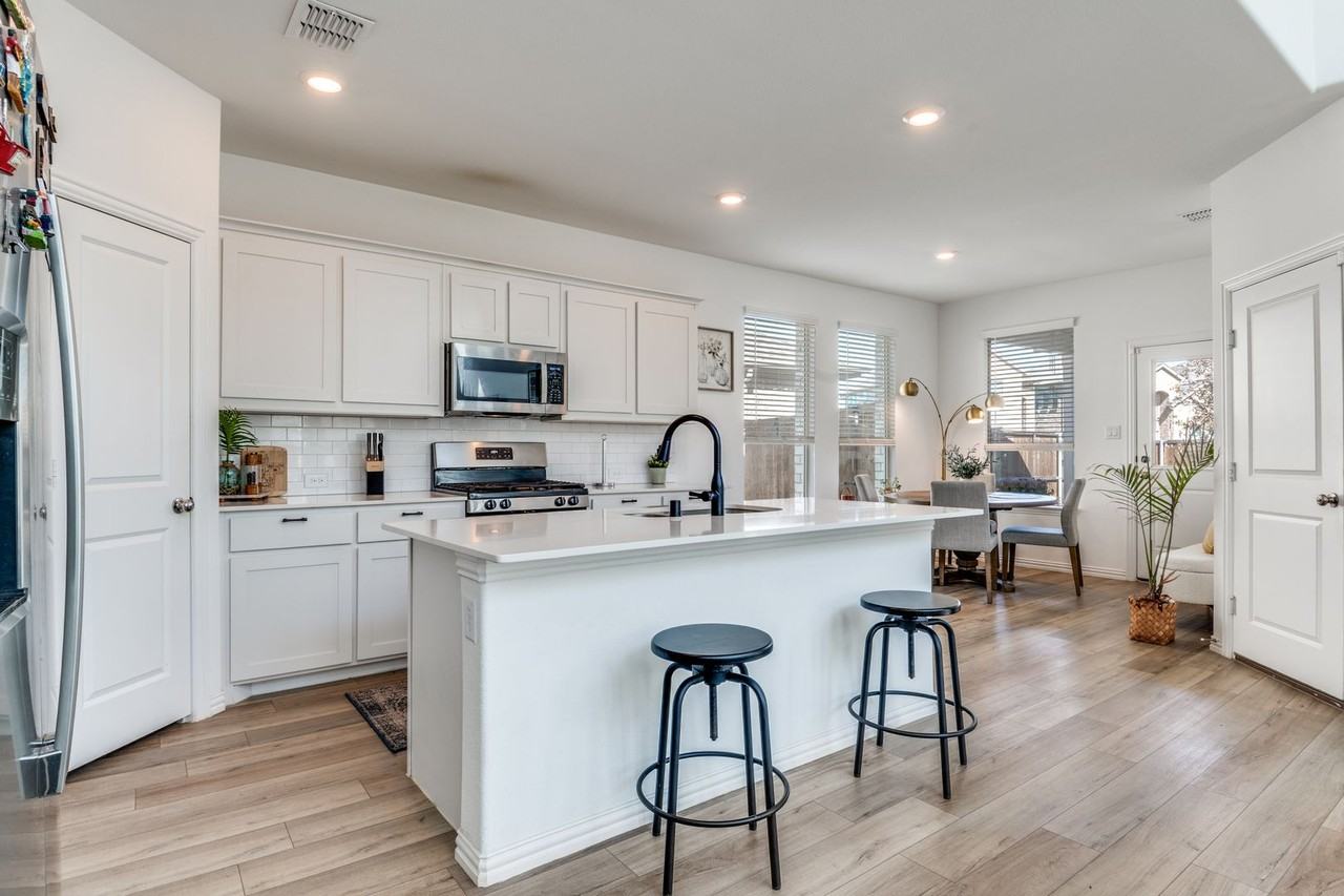 5342 Riverwalk Pkwy - Photo 2 of 12