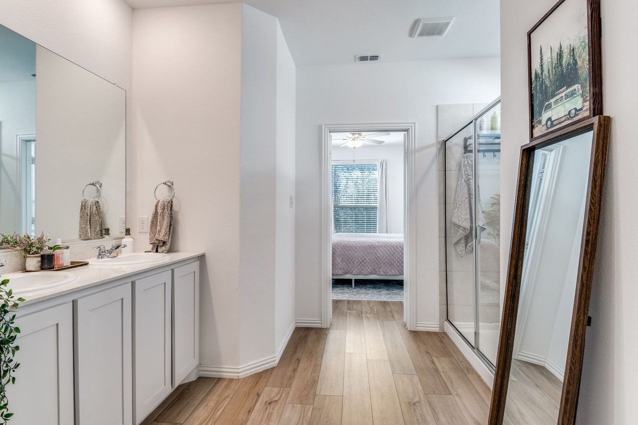 5342 Riverwalk Pkwy - Photo 6 of 12