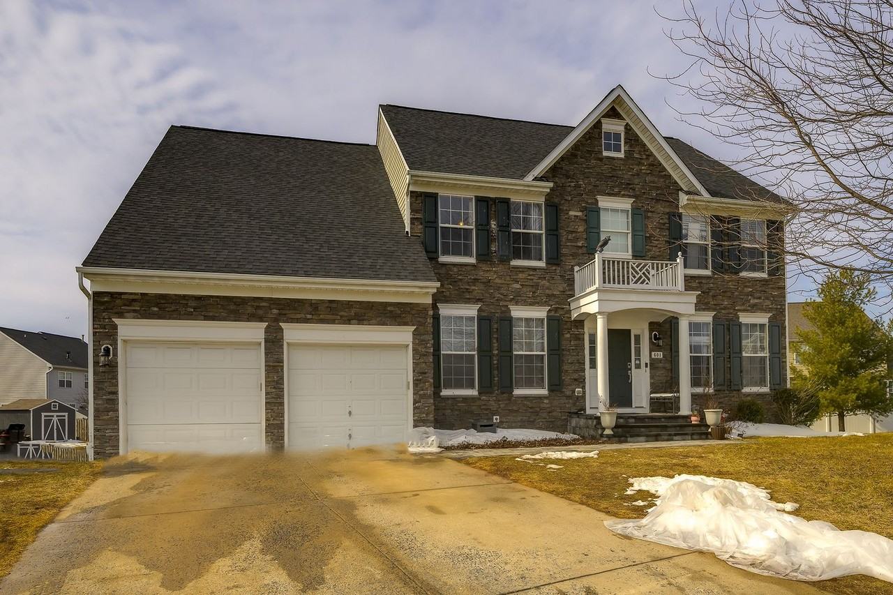 601 Crossover Ct - Photo 2 of 50