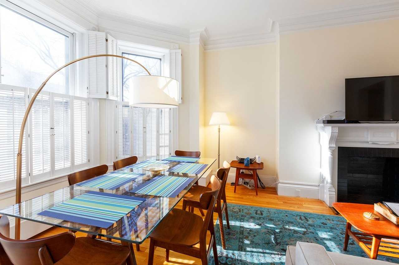 394 Commonwealth Ave - Photo 4 of 19