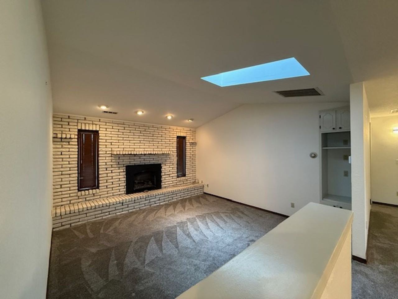 2045 Hayes St - Photo 5 of 50