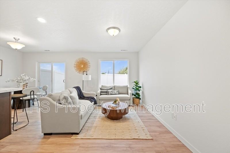 1148 N Yost St - Photo 4 of 29