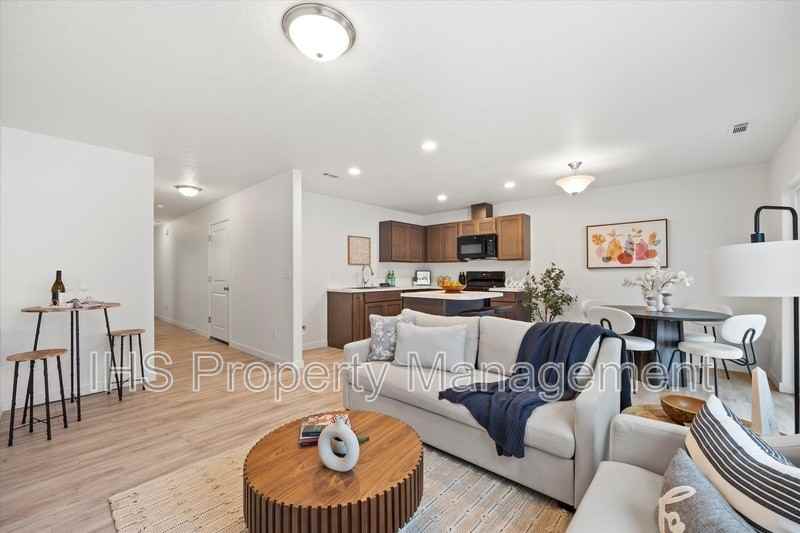 1148 N Yost St - Photo 6 of 29