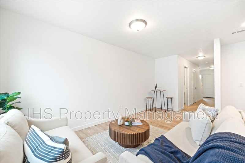 1148 N Yost St - Photo 7 of 29