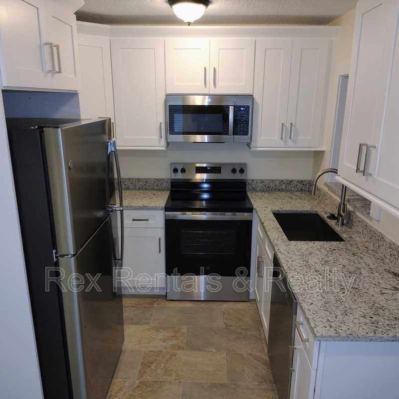 2230 Grove St S - Photo 2 of 22