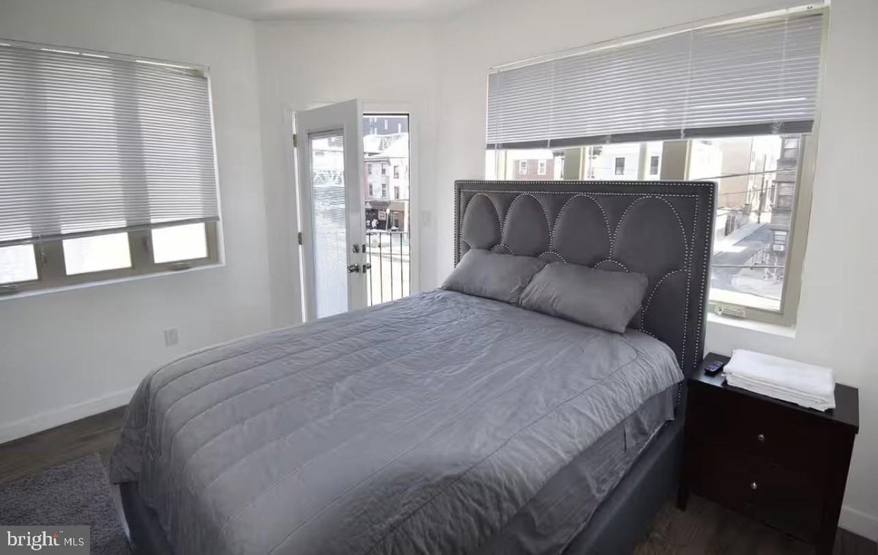 117 W Girard Ave #1
