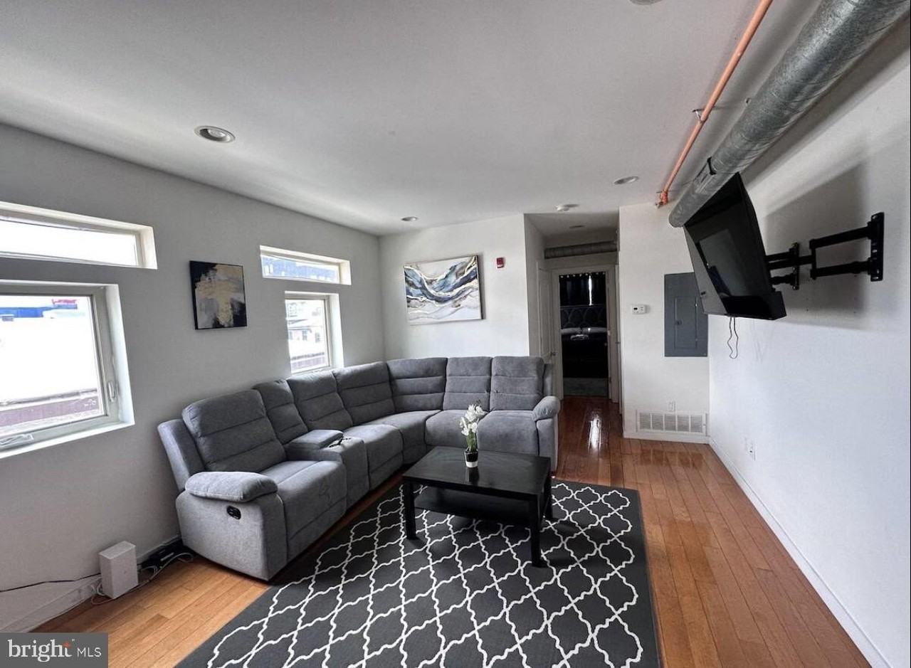 117 W Girard Ave #1 - Photo 2 of 11