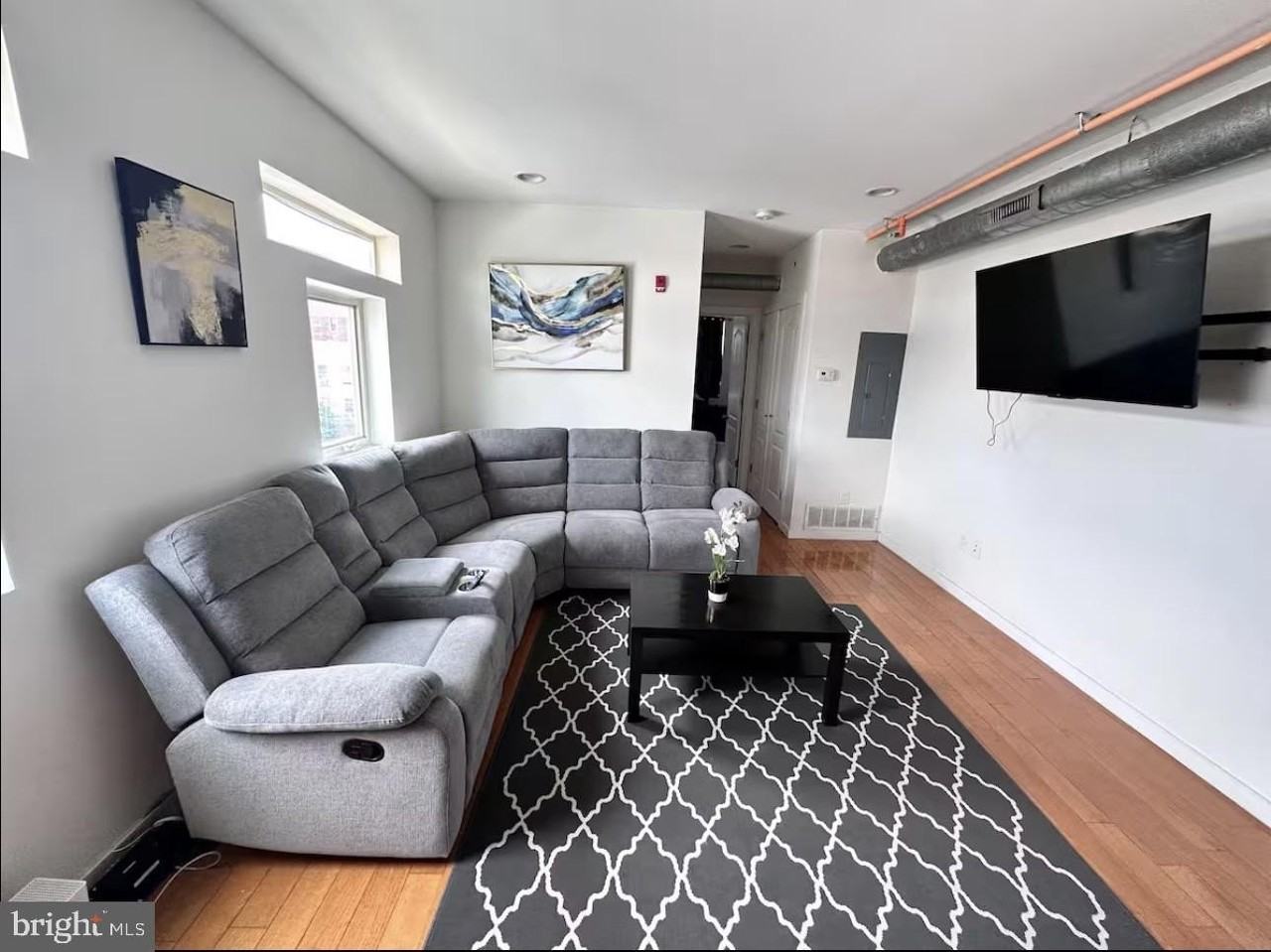 117 W Girard Ave #1 - Photo 3 of 11