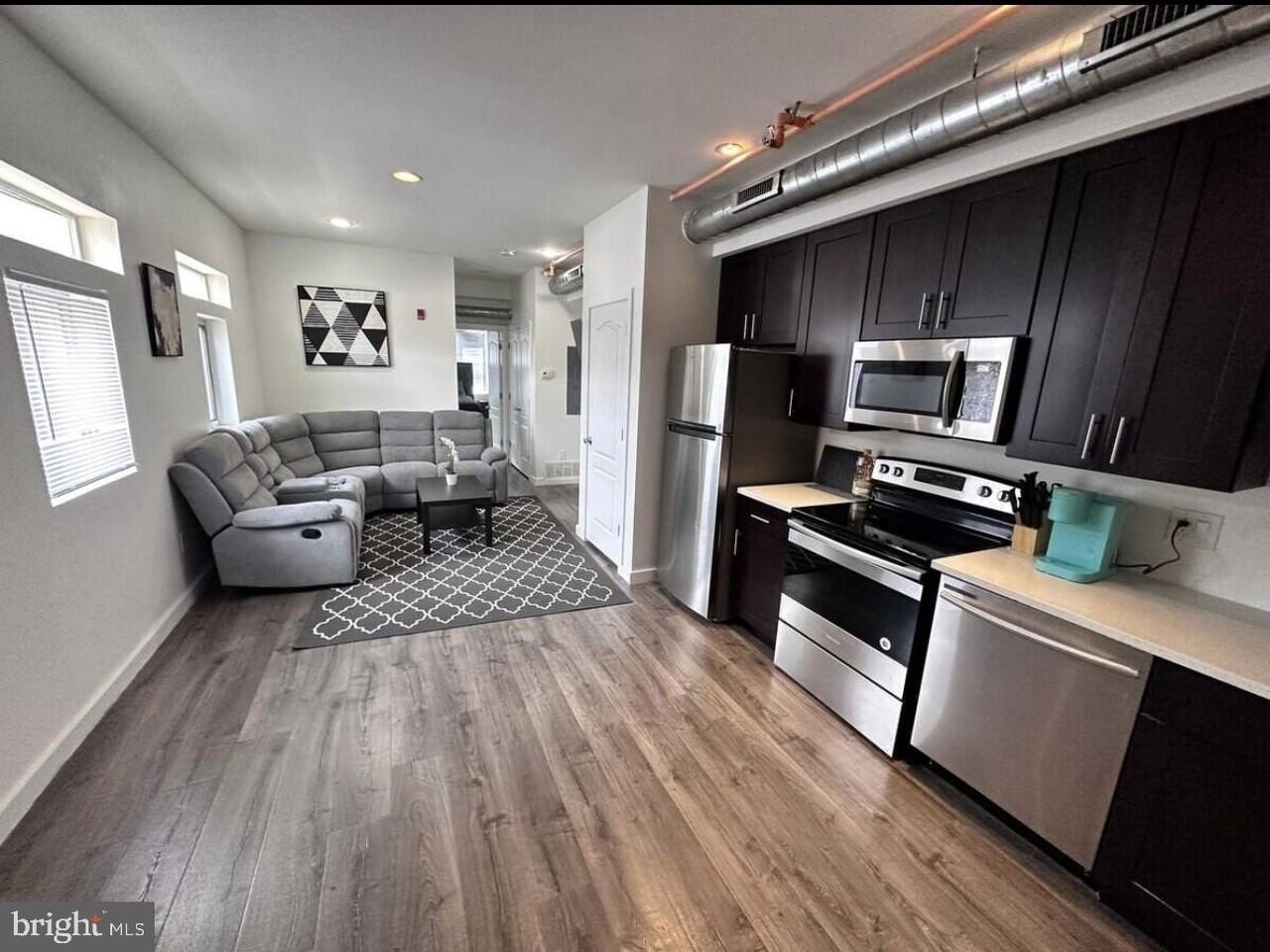 117 W Girard Ave #1 - Photo 4 of 11