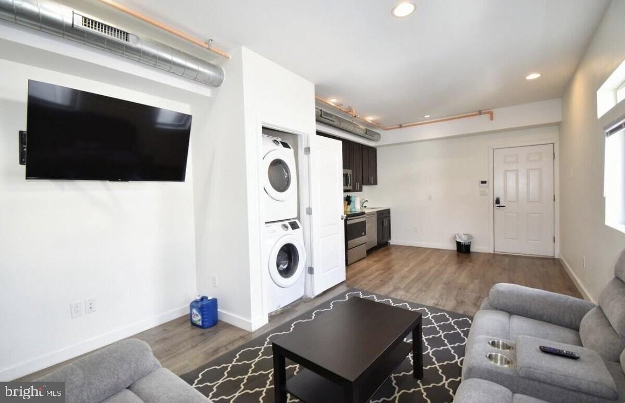 117 W Girard Ave #1 - Photo 5 of 11