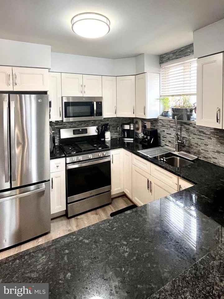 4308 Mcmenamy St - Photo 5 of 15