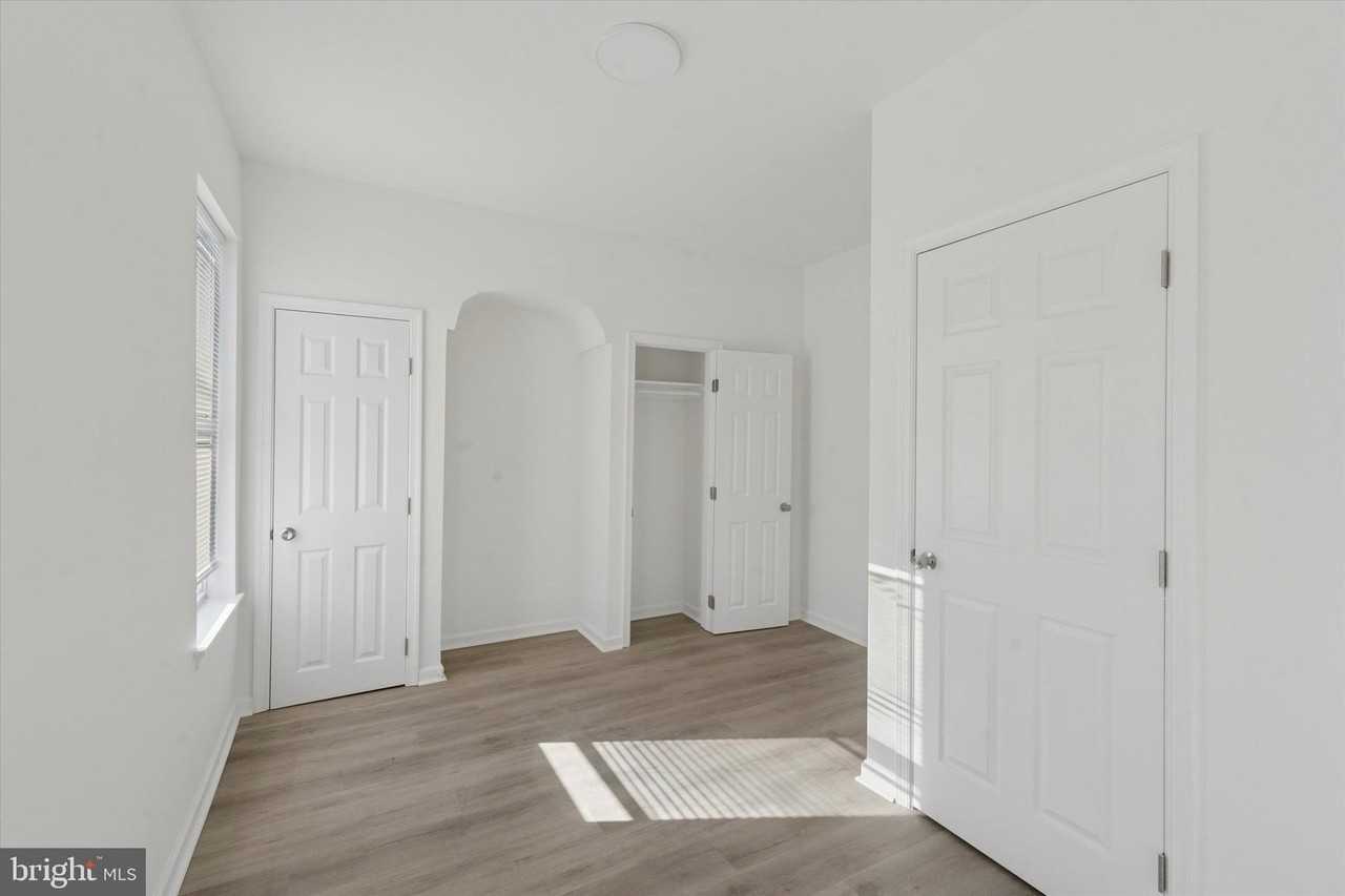 3827 Cambridge St Unit 2 - Photo 4 of 9