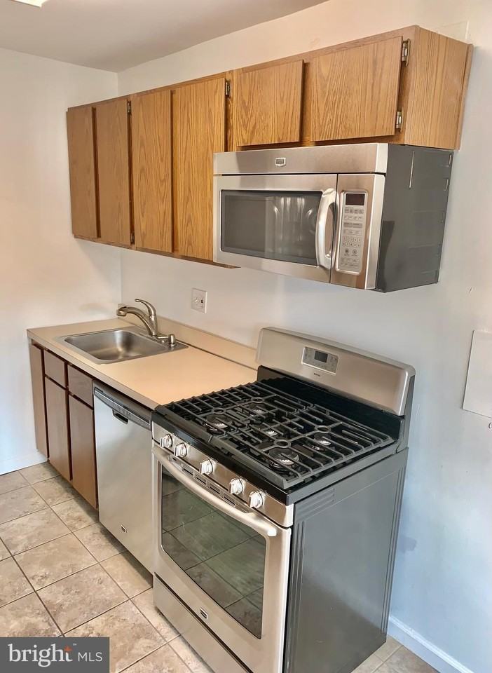 1300 S Arlington Ridge Rd Apt 205 #205 - Photo 2 of 18