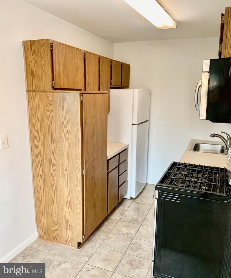 1300 S Arlington Ridge Rd Apt 205 #205 - Photo 4 of 18