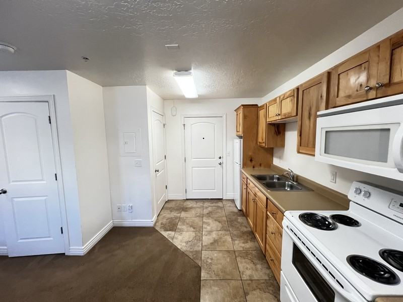 145 E Center St - Photo 3 of 33