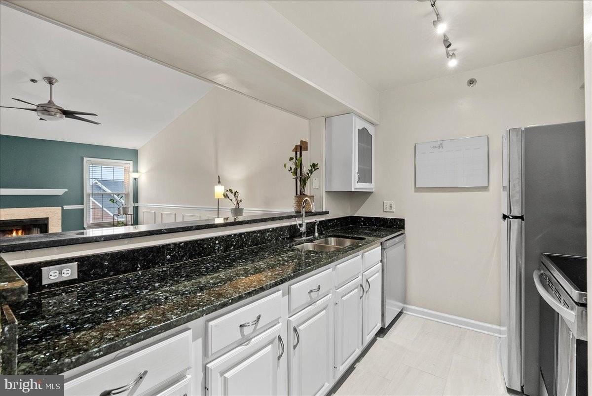 3311 Wyndham Cir Apt 4200 - Photo 7 of 33