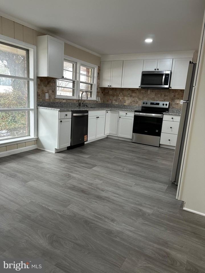 934 N East Street Ext - Photo 2 of 11